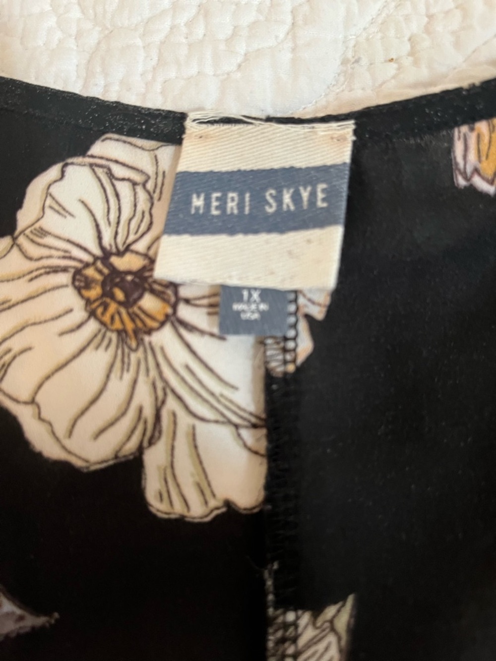 Floral Tie-Lightweight Kimono style  Blouse - Black/Neutral - Picture 4 of 6